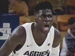 Acompanhe as notícias da nba no ge.globo Portugues Brilha No Basquetebol Universitario Americano E Sonha Com A Nba