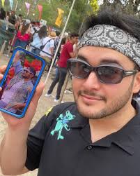 Este fin de semana volví a ver a mi banda favorita, tome cheve y me canse  hasta caer dormido en el pasto, le pase mi CV al Inge Musk y me encontre