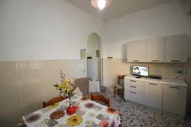 Affitto appartamento vacanza ad alba adriatica, 250 m dal mare aria condizionata zona molto ben servita, per ulteriori informazioni chiam. Valentina Case Vacanze Alba Adriatica