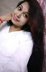 Patrali Hazra was the Pond's Pujor Nandini 2017. Do you want to be the one  this year? To participate: 1. Click a nice picture of yourself. 2. Send us  the picture along