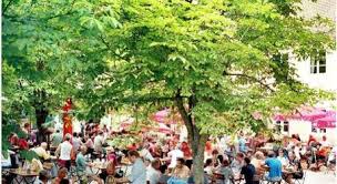 Diese hochzeit habe ich so gerne mit der kamera begleitet, denn das paar lernte ich durch social. Eventlocation Schloss Blumenthal Locationguide24