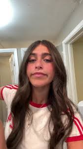 Jillian Bond's Instagram, Twitter & Facebook