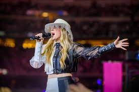 Maybe you would like to learn more about one of these? Ellie Goulding Cowboys Halftime Show Fans Are Not Fans Of Lampshade
