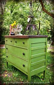 White And Neglected Craigslist Dresser Turned Green Beauty Mobiliario Decoupage Pintura De Moveis Decoracao De Casa