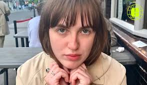 How I Became: A "Professional Dabbler" with Molly Davies