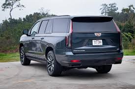 Now, this cadillac escalade has the trailer tow package, and a lot of those capabilities manifest into a hitch and connectors underneath this plastic piece which is removable. Why The 2021 Cadillac Escalade Is The Ultimate Fullsize Suv Carbuzz