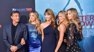 Sylvester stallones tochter sistine stallone: Dreimal Wow Sylvester Stallone Zeigt Seine Model Tochter Promiflash De