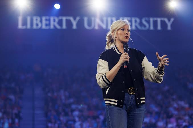 FOX News' Shannon Bream encourages Liberty students to boast in their  weakness during special Convocation | Liberty News