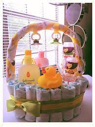 10 Ideias Diferentes Para Bolos De Fraldas Baby Shower Baskets Diy Baby Shower Gifts Baby Shower Gift Basket