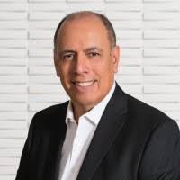 Roberto Castellanos's Instagram, Twitter & Facebook