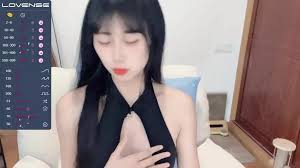 Agnes-sss tattooed bigtits show