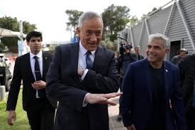 Lors d'un entretien téléphonique avec rivlin, yair lapid, énumérant les partis qui ont rejoint la coalition, s'est dit étonné de la formation d'une telle coalition en dépit de nombreux différends et contradictions. Kdddgkse3eidvm
