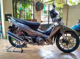 Kumpulan modifikasi motor supra x 125 warna merah hitam terbaru via modifikasistyle.blogspot.co.id. Modifikasi Standar Motor Supra X 125 Warna Hitam Arena Modifikasi