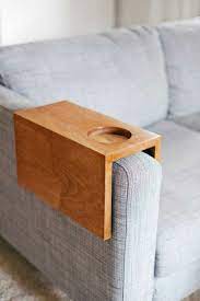 Diy Moebel Diy Wohnideen Grauer Sofa Tisch Aus Holz Basteln Mit Holz Mobel Zum Selbermachen Holzsofa