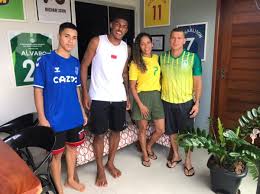 Richarlison (everton) right footed shot from the centre. Familia De Richarlison Festeja Show Do Atacante Na Estreia Da Olimpiada A Gazeta