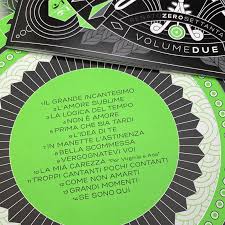 Renato Zero Tre Arrangiatori Di Grande Esperienza E Spessore Tanti Musicisti Da Far Impallidire I Piu Aggressivi Plugin Si Susseguono In Questa Triplice Esperienza Discografica Collaborazioni Autorali Eccellenti Mentre Il Covid