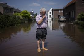 La belgique et plus particulièrement la province de liège sont touchées par d'importantes inondations. Les Rescapes Se Souviennent De La Fuite Ils Meditent Sur L Avenir Apres Les Inondations En Europe