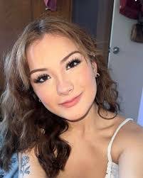 Savannah Shea's Instagram, Twitter & Facebook