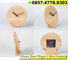 Dengan menerapkan konsep hiasan dinding dari rak kayu, anda bisa menampilkan benda koleksi seperti album musik, koleksi jam atau pernak pernik lainnya yang. Pin Oleh Pusat Hiasan Dinding Minimalis Di Istanajamdindingkayu Blogspot Com Dinding Kayu Jam Dinding Dinding