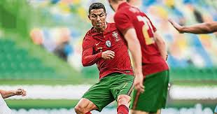 克里斯蒂亚诺·罗纳尔多·多斯·桑托斯·阿韦罗（cristiano ronaldo dos santos aveiro），简称c罗，1985年2月5日出生于葡萄牙马德拉岛丰沙尔，葡萄牙职业足球运动员，司职边锋／中锋，效力于意甲的尤文图斯足球俱乐部。1995年，c罗加入马德拉国民足球俱乐部，1996年转入葡萄牙体育足球俱乐部青训体系。 è'¡è„ç‰™4è½Ÿä»¥è‰²åˆ—cç¾…104çƒé€¼è¿'æˆ´ä¼Š å…‰æ˜Žæ—¥æŠ¥