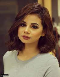 صور إطلالة منة عرفة الجريئة تشعل مواقع التواصل layalina short hair styles hair styles beautiful eyes