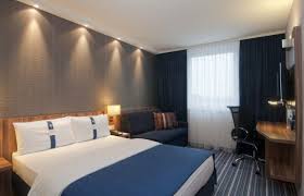 The bus stop marienkrankenhaus is located at the distance of 250 metres from the hotel. Holiday Inn Express Hamburg City Centre Hotel De