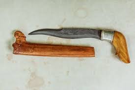 Sedangkan secara anatomi, pisau dimulai dari tang, bolster, cutting edge, handle dan butt. Mengenal 5 Senjata Tradisional Indonesia Yuk Semua Halaman Bobo