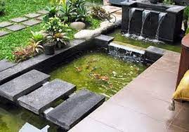 Saat ini dimana udara semakin panas dan banyak polusi, membuat kolam ikan sangat penting untuk dihadirkan di rumah kita. 60 Inspirasi Desain Kolam Ikan Minimalis Yang Artistik Rumahpedia