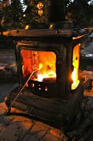 Love This Idea Old Cast Iron Wood Stove Turned Fire Pit Outdoor Fire Outdoor Fire Pit Backyard Campfire