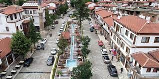 Anlatmakla bitmeyecek çok eski tarihi olan insanlarının bozulmamış temiz ve duru insanlıklarının görülebileceği güzel bir ilçe.elmalı da gezdikçe tarih kitaplarını karıştırmadan ne kadar. Y0dzogadtjdhym