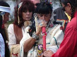 Traditional Cherokee Blanket Wedding Google Search Native American Wedding Indian Wedding Ceremony Native American Fashion