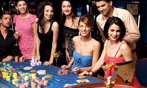 Here Are Some Helpful Tips On The Do S And Don Ts Of Casino Attire Etiquette For First Timers Headed For An Evening Of Casino Outfit Casino Night Party Casino