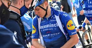 Remco evenepoel spent the night in hospital after fracturing his pelvis and damaging his lung after crashing into a ravine during the giro di lombardia on saturday. Evenepoel Undergoes Scan After Crash Sport Netherlands News Live