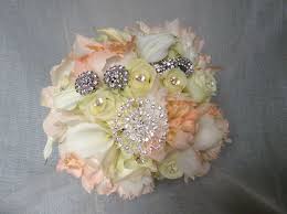 Join us this week as we create this stunning brooch and pearl cascading bridal bouquet! Jewellery Added Bouquet By Cathey S Flowers Bridal Bouquet Bouquet Jewelry