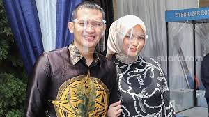 Anak wenny ariani yang berusia delapan tahun kini sudah tahu siapa ayahnya. Siap Grak Profil Wenny Ariani Perempuan Inisial W Diduga Punya Anak Dari Rezky Aditya