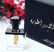 خمرية الإمبراطوره الإمبراطورة خمريه للشعر بلمسات ناعمه كالحرير تفوح بعطر يتناغم مع خصيلات الشعر كالأسطوره بنفحات باريسيه لي Perfume Bottles Perfume Bottle