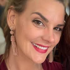 Kelly Jaeger's Instagram, Twitter & Facebook