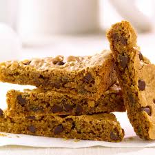 Barres Biscuits Aux Brisures De Chocolat Recipe Cereal Bars Recipes Chocolate Chip Cookie Bar Recipe Cereal Recipes