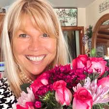 It's a bird! It's a plane! It's Superman? ￼Nope! It's a scientific balloon  launched from the Columbia Scientific Balloon￼ Facility in Fort Sumner.  Here's link to track it:  https://towerfts.csbf.nasa.gov/Maps/ConvGps754N.htm KOAT 📸 Debbie