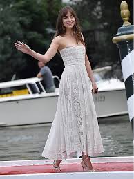 She was born in austin, texas, and is the daughter of actors don johnson and. Star Style So Wohnt Schauspielerin Dakota Johnson Stylight