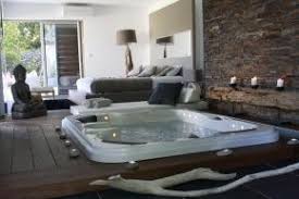 Suite Pour Amoureux Avec Jacuzzi Et Piscine Suite 609 Pacha Nimes 30 Nuit D Amour Meuble Chambre A Coucher Chambre Hotel Jacuzzi