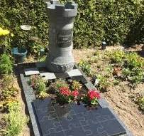 [Hot Item] Sturdy and Durable Black Natural Granite Tombstone with European Style