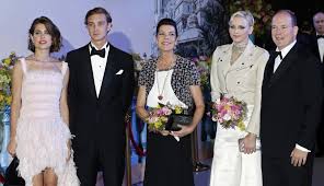 Grace kelly stil grace kelly mode princess grace kelly grace kelly fashion moda vintage the movie grace of monaco, starring nicole kidman as grace kelly, kicked off the 2014 cannes film. Die Monaco Zwillinge Und Ihre Cousins Und Cousinen Zdfzeit Dokumentation Uber Presseportal