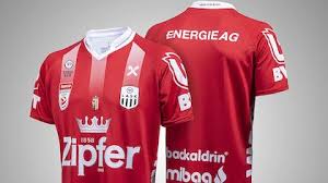 Caps, tassen, bettwäsche, gartenzwerge, badeenten, schals, shirts, trikots und pullover. Bundesliga Alle Neuen Trikots Der Saison 2019 20 Fussball