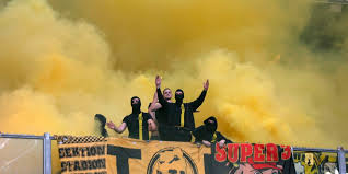 Solange die anzeige noch aktiv ist. Nach Dem Ruhrpottderby Strafe Fur Dortmunder Ultras Taz De