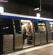 Astfel, începând cu data de 1 octombrie 2014 programul de functionare a caselor speciale pentru emiterea abonamentelor lunare cu pret redus 50 % pentru elevi si studenti, va fi urmatorul De La 1 Iulie Studentii Au 50 Reducere La Cartelele De Metrou Si Abonamente