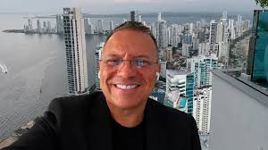 Video | Candidato presidencial Santiago Botero fue desalojado por la  Policía de lujoso apartamento en Cartagena: lo señalan de violencia  intrafamiliar