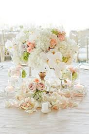 Theme Mariage Idee Fleurs Roses Blanches Deco Mariage Decoration Mariage Romantique Centre De Table Mariage