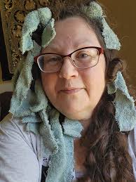 Hair curling with rag rollers and alternative methods