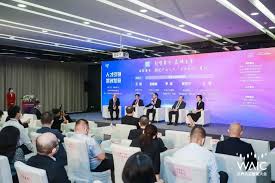 临港集团出席"海聚英才，推进产业人才'上海高地'建设"圆桌论坛